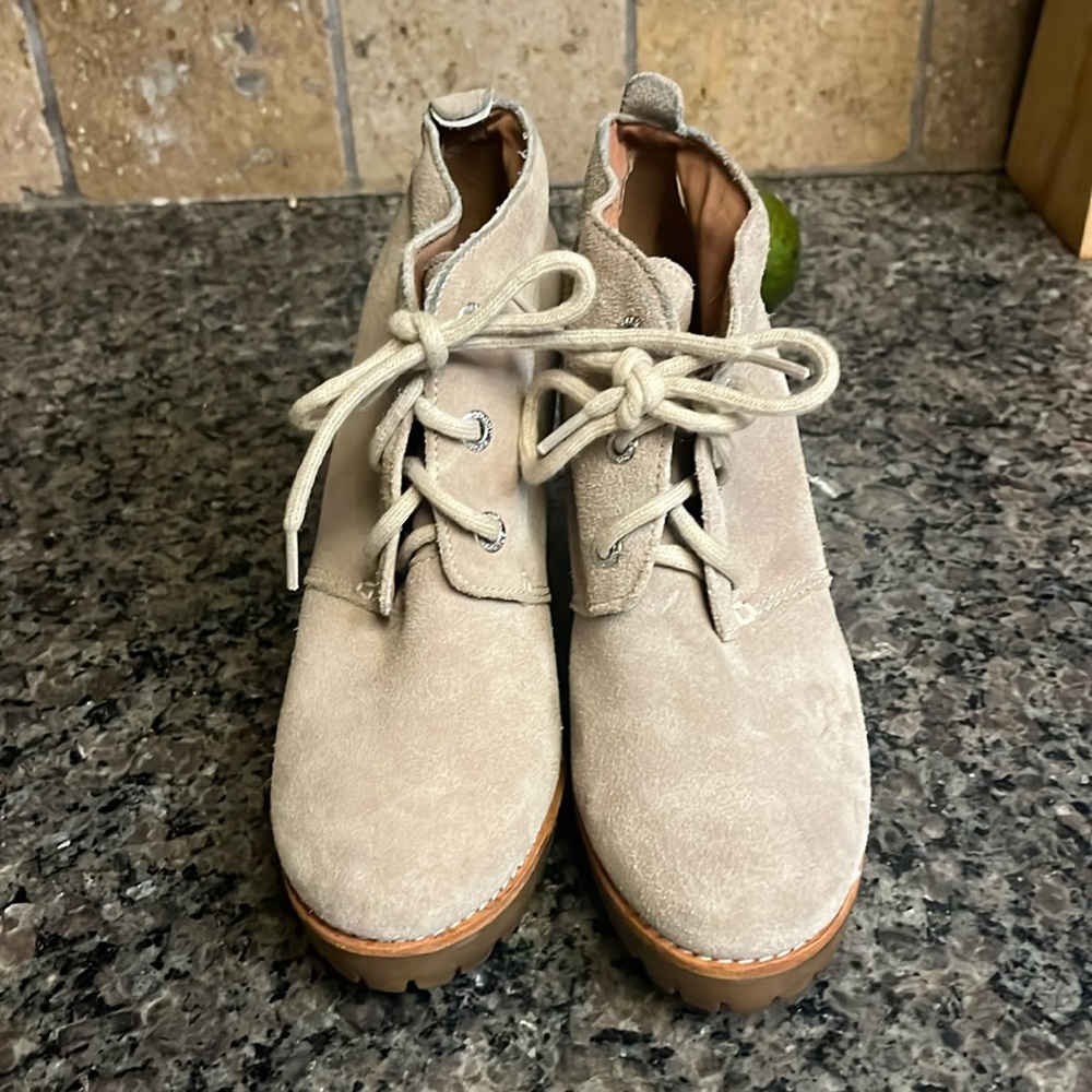 Sperry Topsider Beige/grey suede lace up clunky boots 7